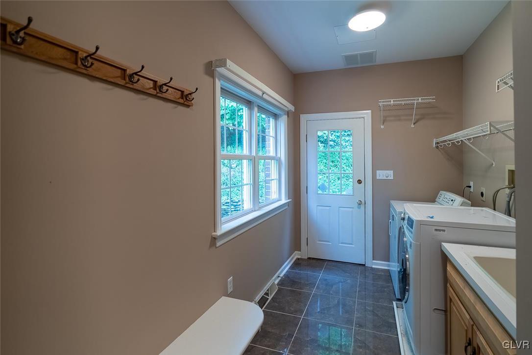 2350 Ballybunion Road Center Valley, PA 18034 - Photo 24 of 27