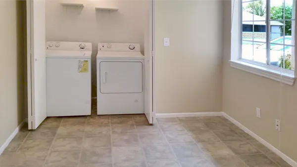 $1,525 | 5832 South 42nd Place, Phoenix, AZ 85040