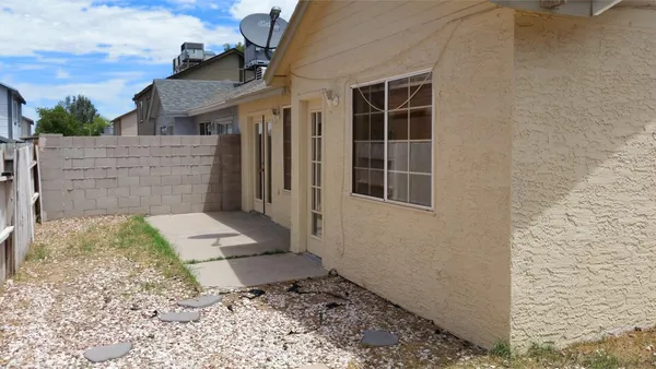 $1,525 | 5832 South 42nd Place, Phoenix, AZ 85040