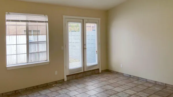 $1,525 | 5832 South 42nd Place, Phoenix, AZ 85040