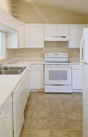 $1,525 | 5832 South 42nd Place, Phoenix, AZ 85040