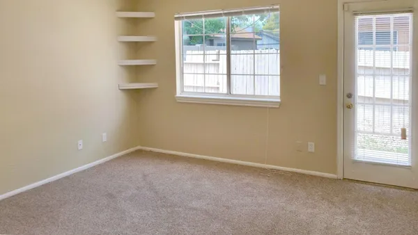 $1,525 | 5832 South 42nd Place, Phoenix, AZ 85040