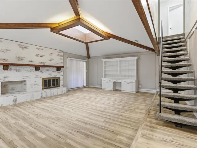 a view of entryway and hall