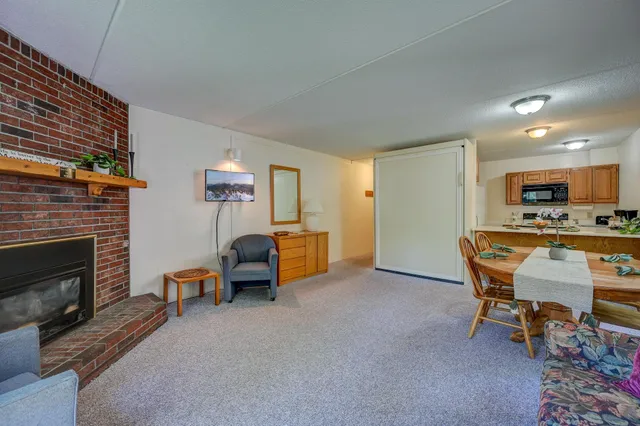 $259,000 | 2 River Run Drive, Unit E/F, Bartlett, NH 03812