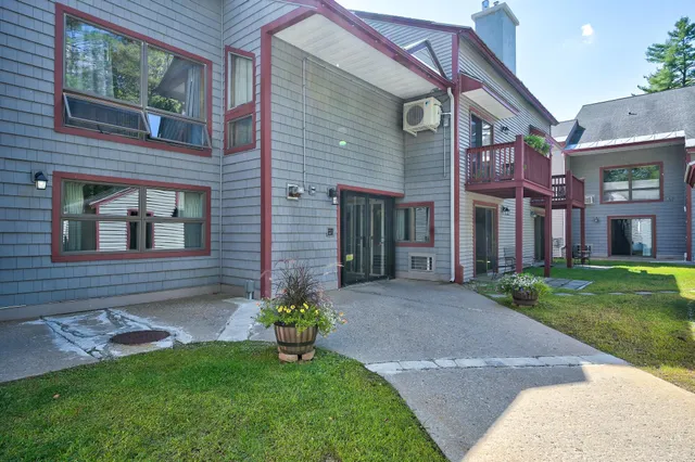 $259,000 | 2 River Run Drive, Unit E/F, Bartlett, NH 03812