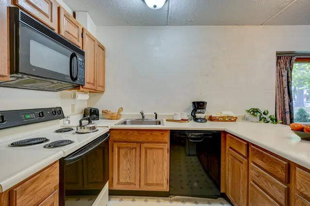 $259,000 | 2 River Run Drive, Unit E/F, Bartlett, NH 03812