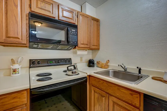 $259,000 | 2 River Run Drive, Unit E/F, Bartlett, NH 03812