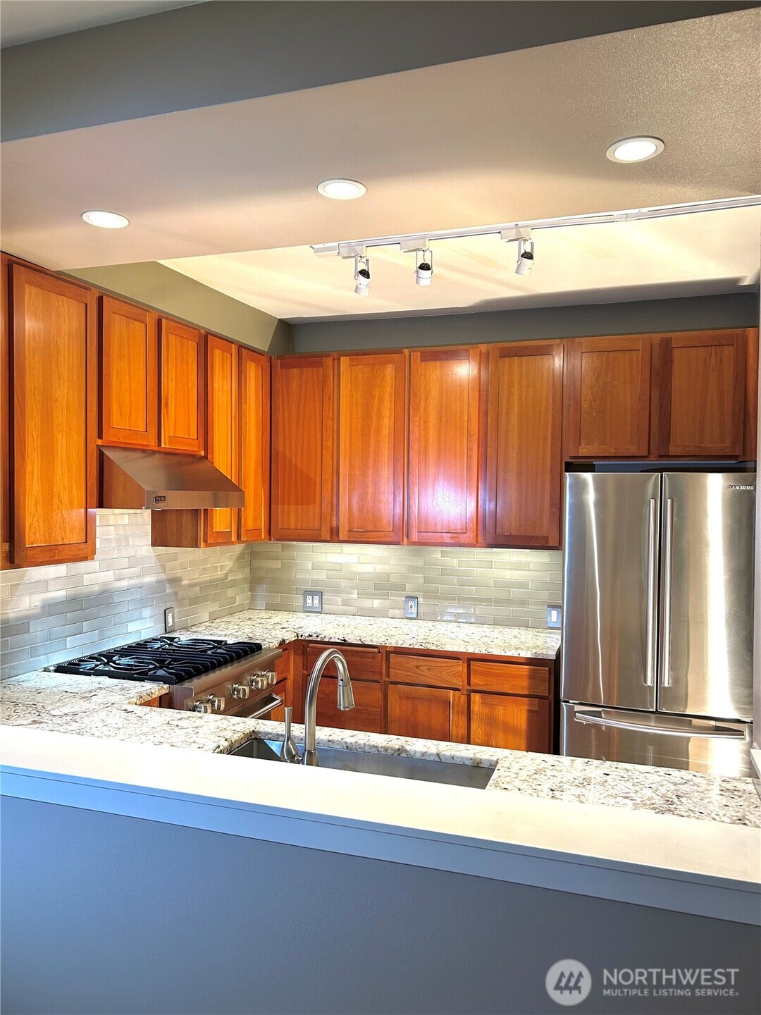 1900 Alaskan Way, Unit 402 Seattle, WA 98101 - Photo 16 of 37