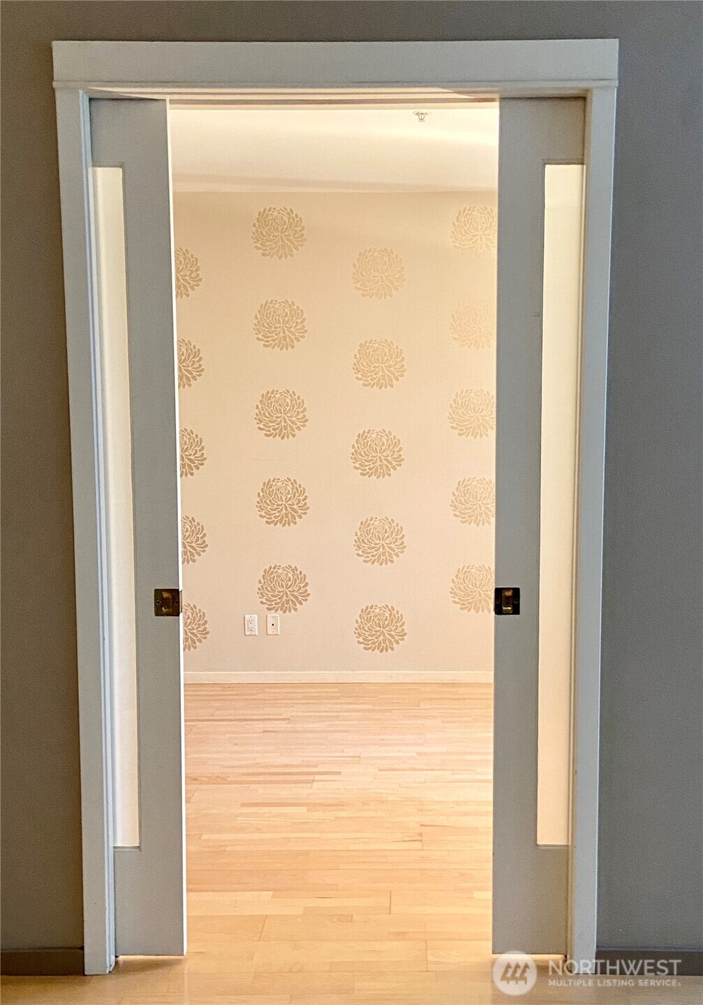 1900 Alaskan Way, Unit 402 Seattle, WA 98101 - Photo 19 of 37