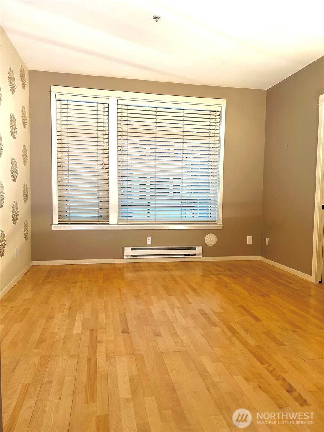 1900 Alaskan Way, Unit 402 Seattle, WA 98101 - Photo 20 of 37