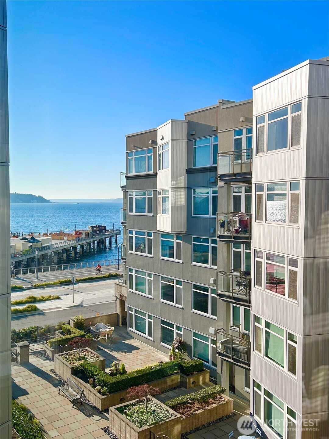 1900 Alaskan Way, Unit 402 Seattle, WA 98101 - Photo 2 of 37