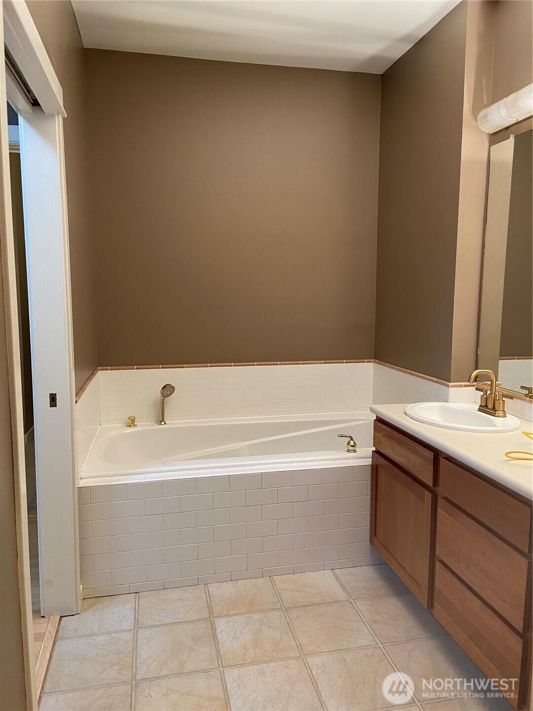 1900 Alaskan Way, Unit 402 Seattle, WA 98101 - Photo 21 of 32 a bathroom with a bathtub and a sink