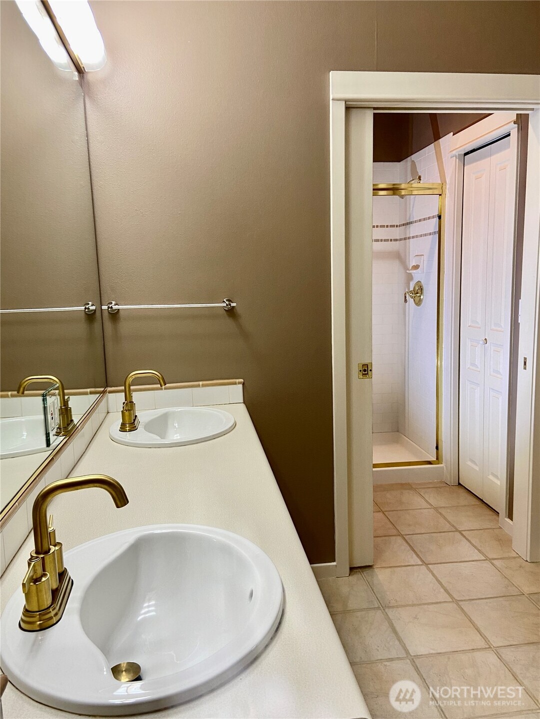 1900 Alaskan Way, Unit 402 Seattle, WA 98101 - Photo 24 of 37