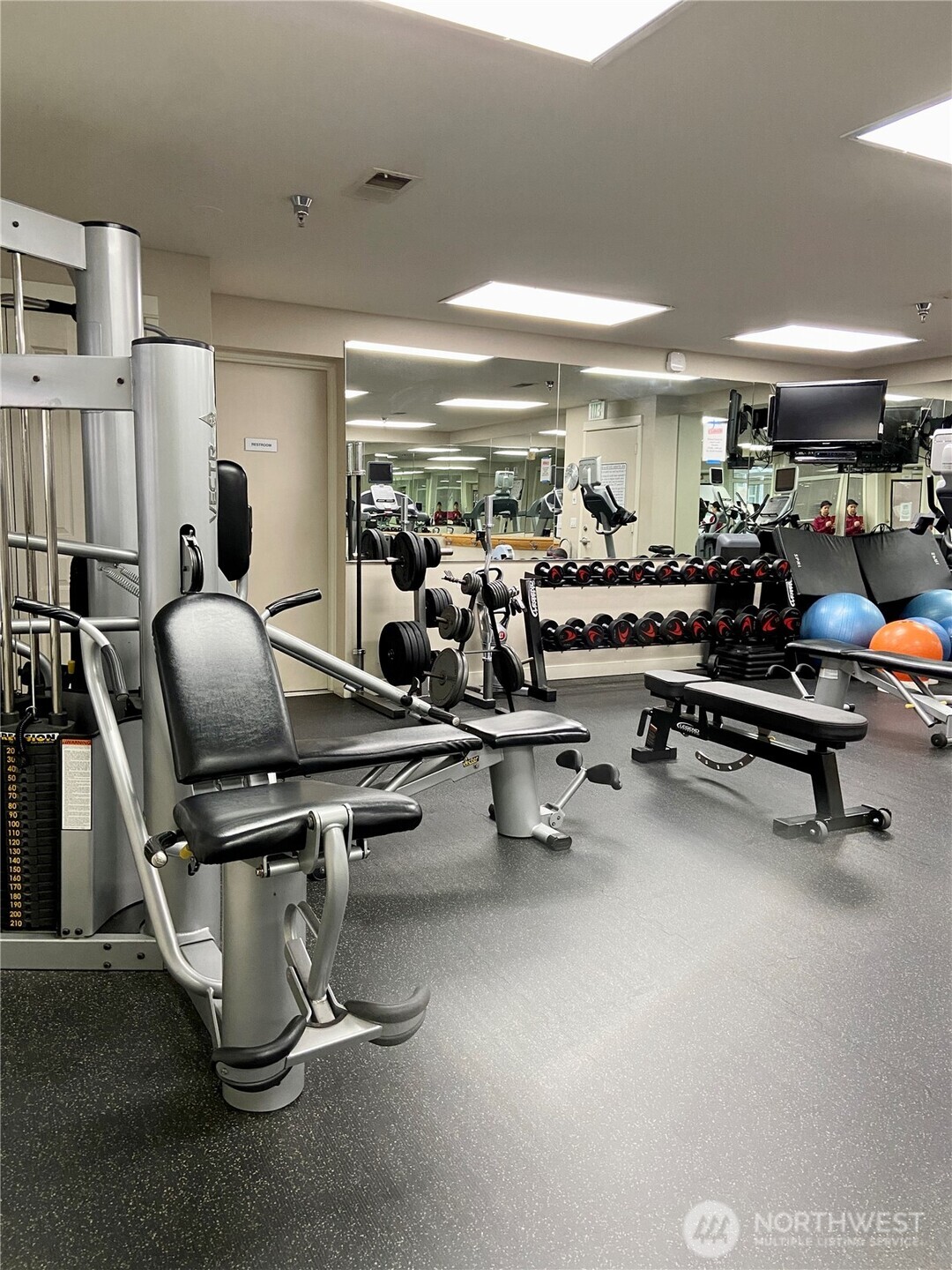 1900 Alaskan Way, Unit 402 Seattle, WA 98101 - Photo 27 of 37