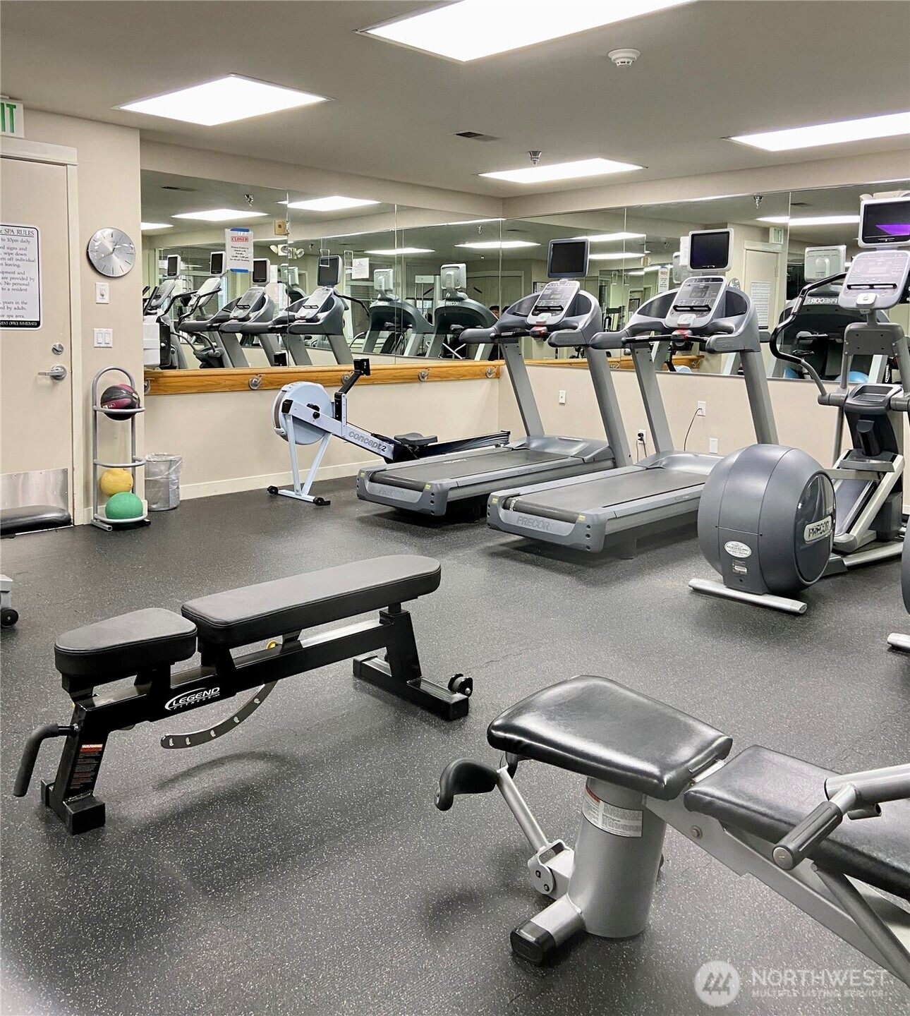 1900 Alaskan Way, Unit 402 Seattle, WA 98101 - Photo 28 of 37