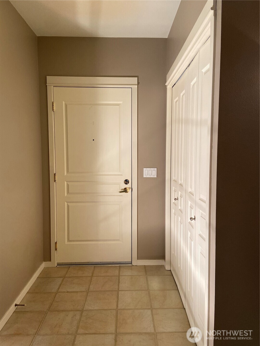 1900 Alaskan Way, Unit 402 Seattle, WA 98101 - Photo 3 of 32