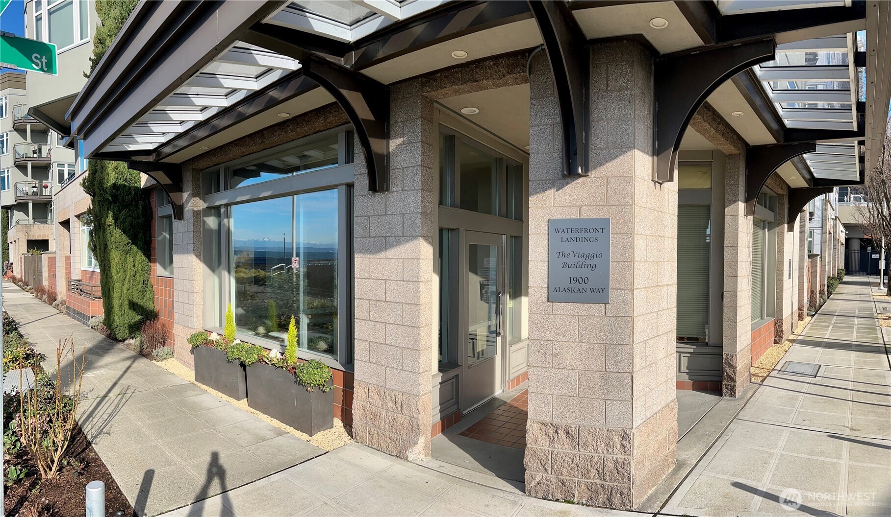 1900 Alaskan Way, Unit 402 Seattle, WA 98101 - Photo 4 of 37