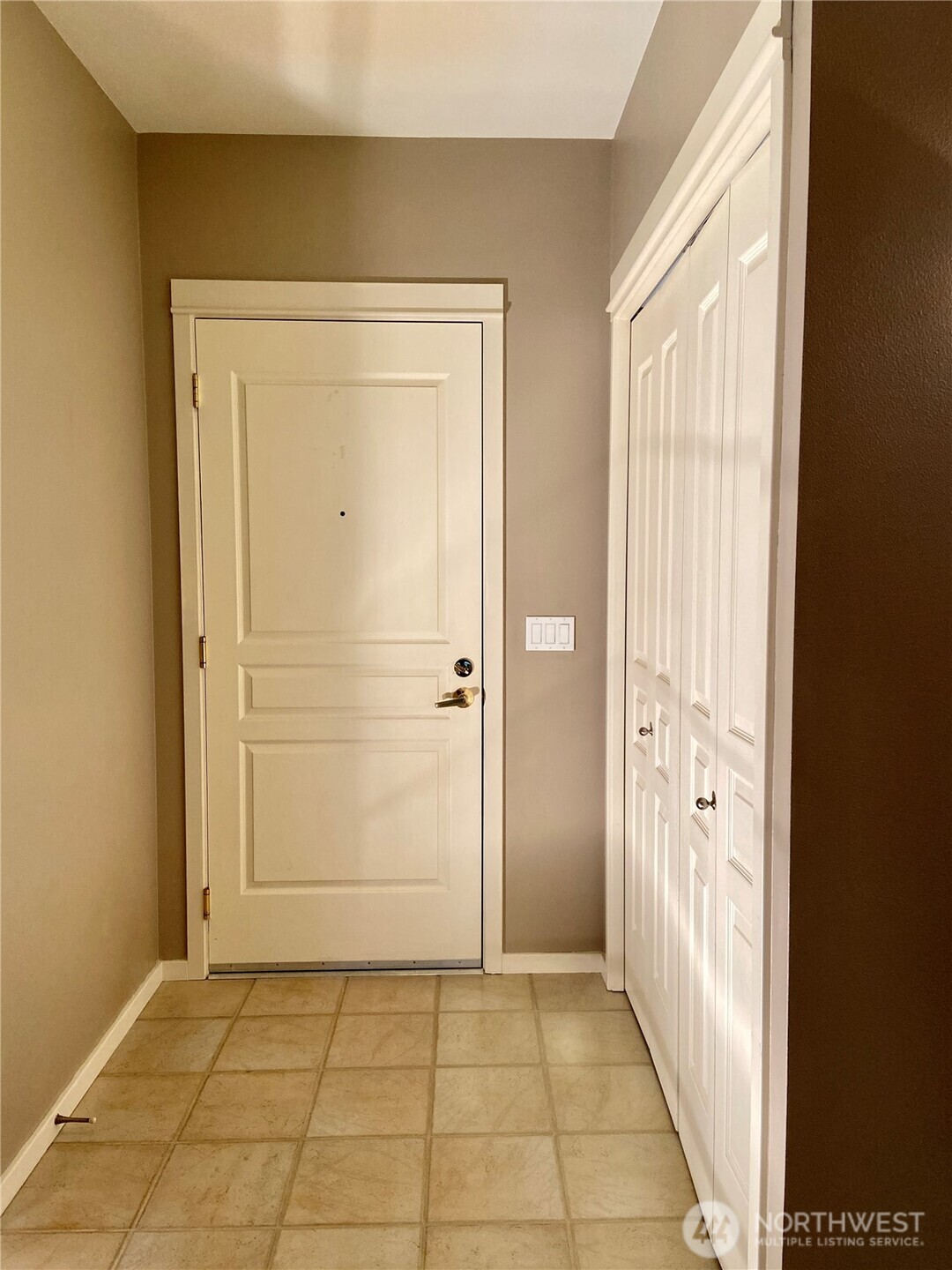 1900 Alaskan Way, Unit 402 Seattle, WA 98101 - Photo 7 of 37