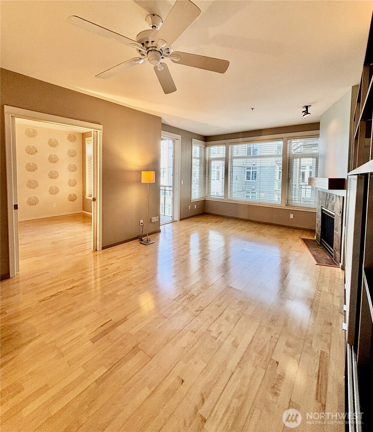 1900 Alaskan Way, Unit 402 Seattle, WA 98101 - Photo 8 of 37