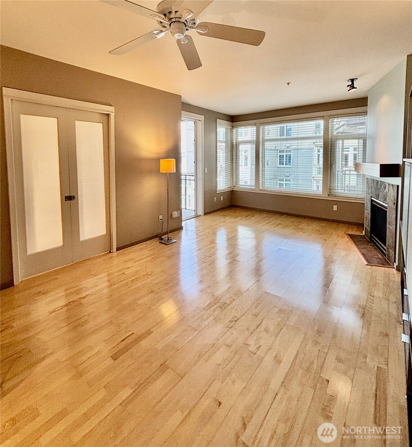 1900 Alaskan Way, Unit 402 Seattle, WA 98101 - Photo 9 of 37