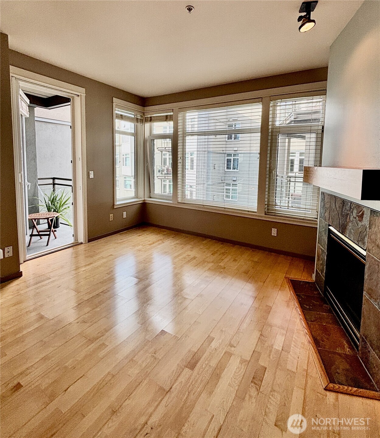 1900 Alaskan Way, Unit 402 Seattle, WA 98101 - Photo 10 of 37