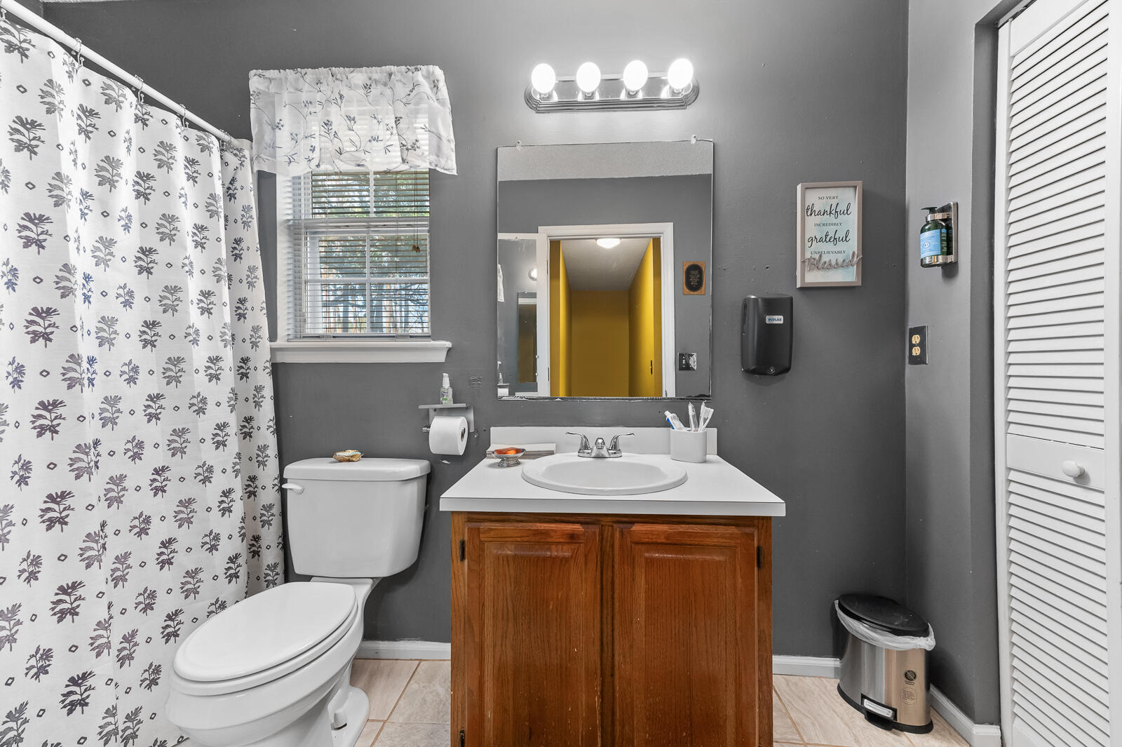 855 Springwood Circle Mount Pleasant, SC 29464 - Photo 16 of 28 Upstairs Bathroom