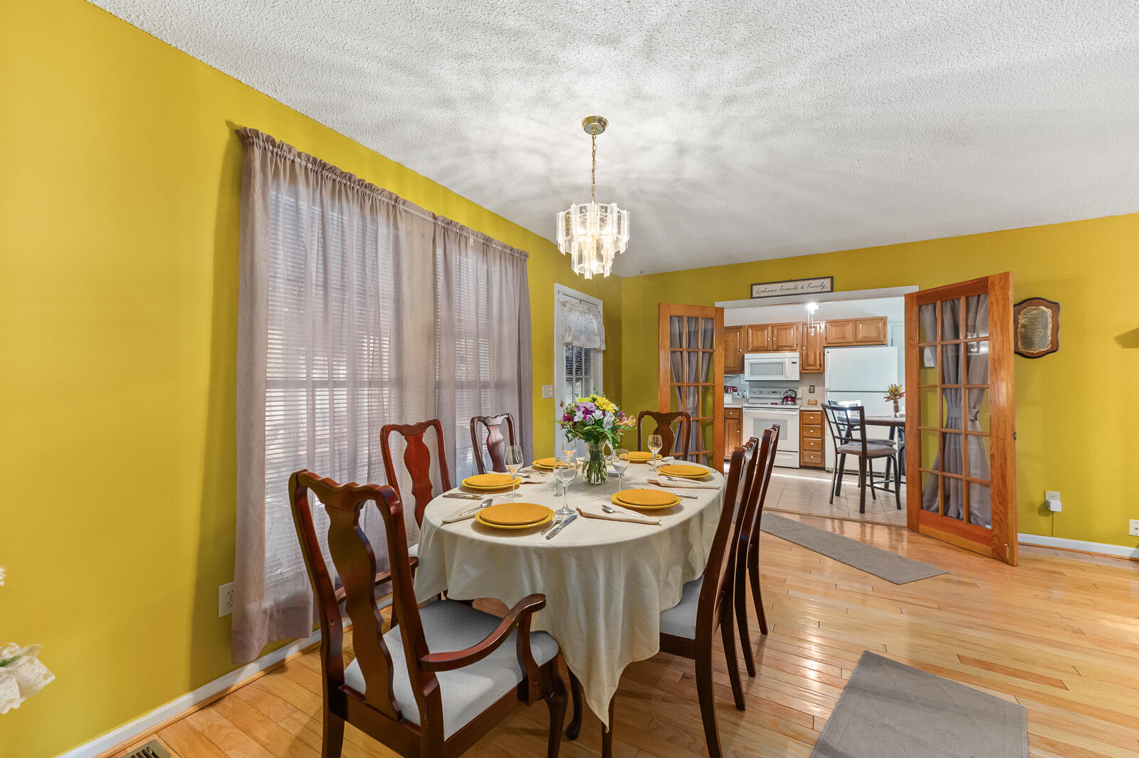 855 Springwood Circle Mount Pleasant, SC 29464 - Photo 8 of 28 Dining Facing Kitchen