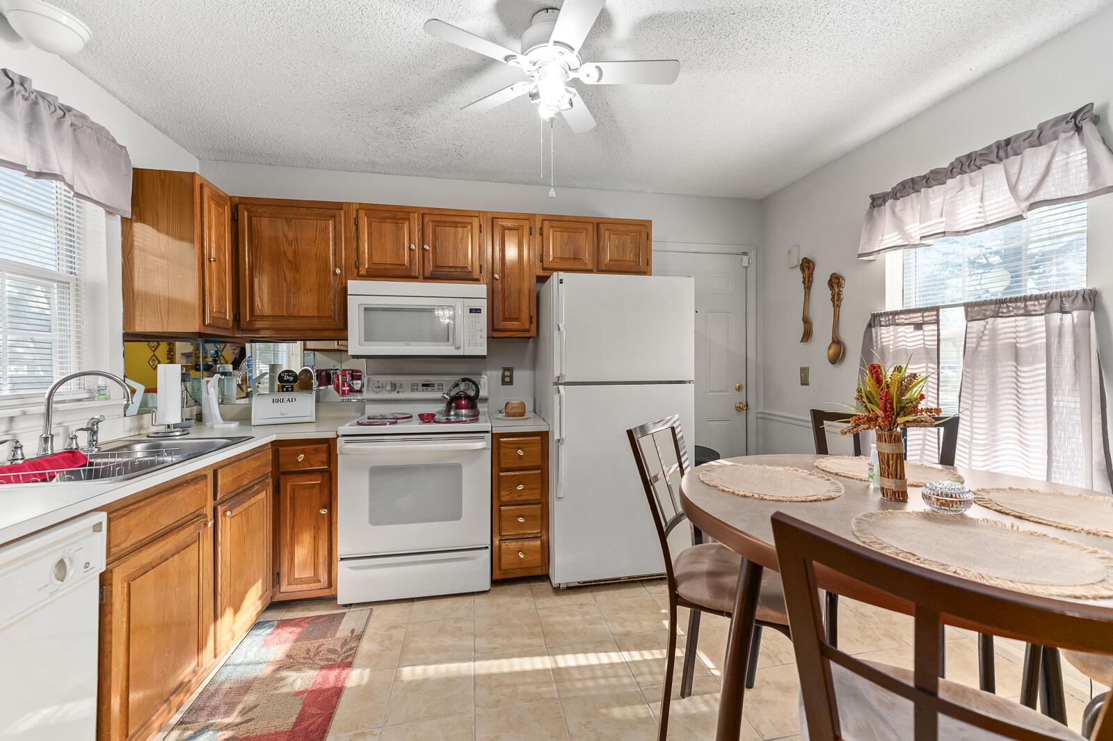 855 Springwood Circle Mount Pleasant, SC 29464 - Photo 9 of 28 Kitchen