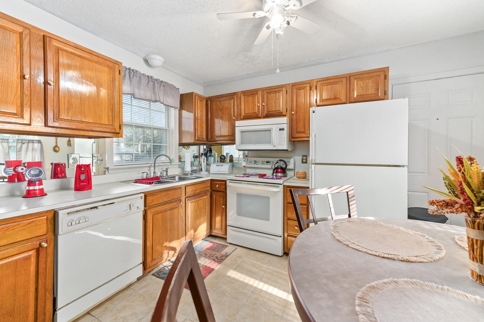 855 Springwood Circle Mount Pleasant, SC 29464 - Photo 10 of 28 Kitchen Facing Side Door