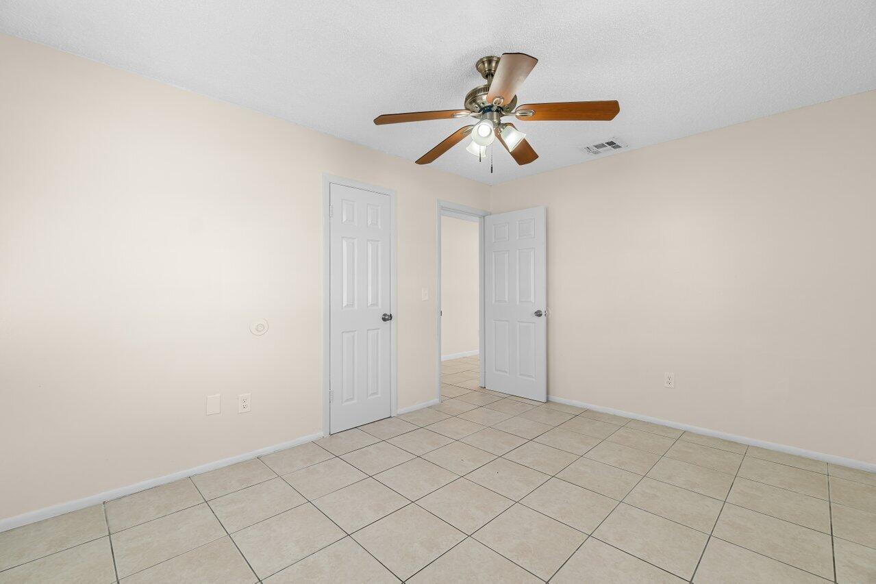 4762 Gulfstream Road Lake Worth, FL 33461 - Photo 12 of 20 013-4762GulfstreamRoad-LakeWorthBeach-FL