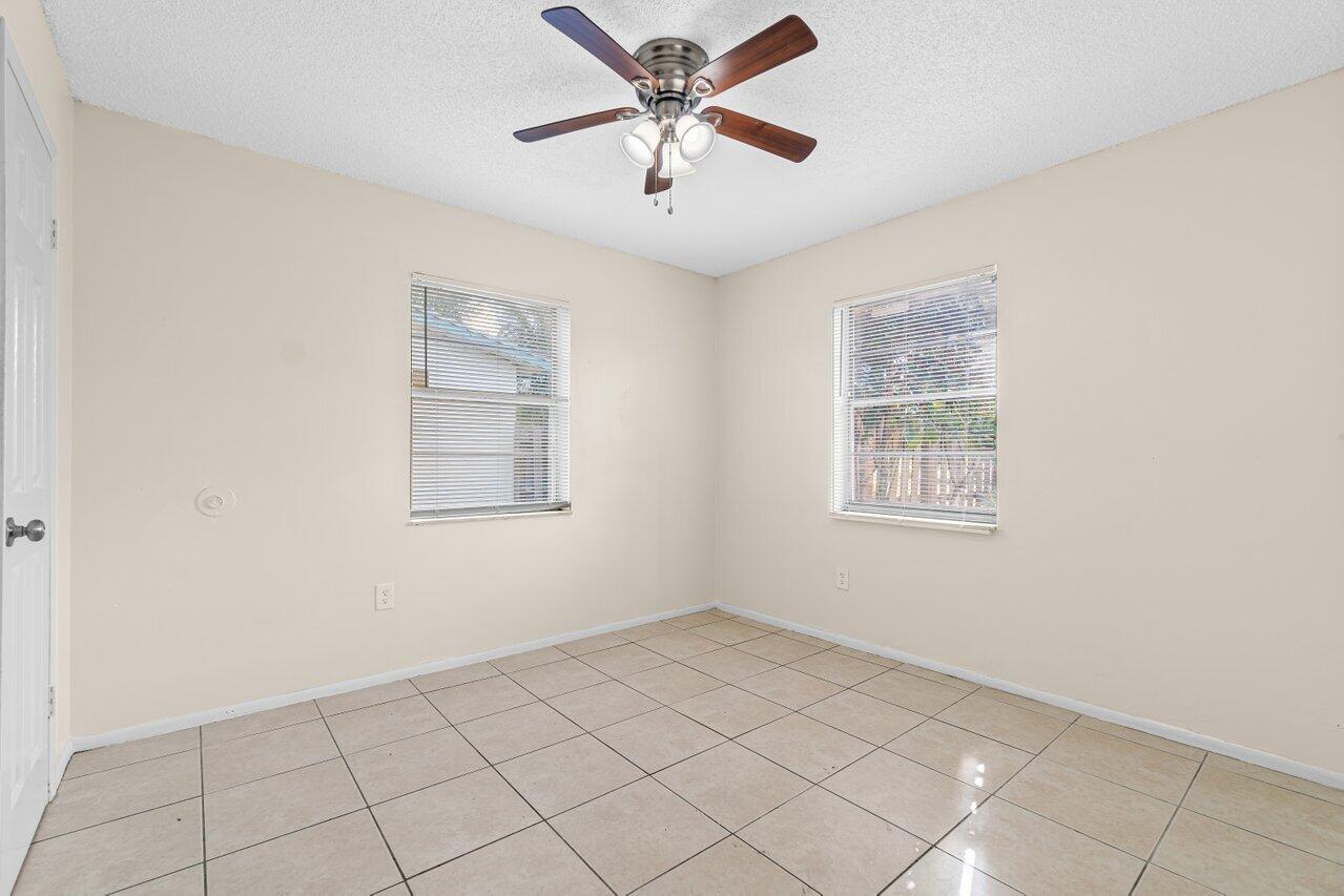 4762 Gulfstream Road Lake Worth, FL 33461 - Photo 14 of 20 015-4762GulfstreamRoad-LakeWorthBeach-FL