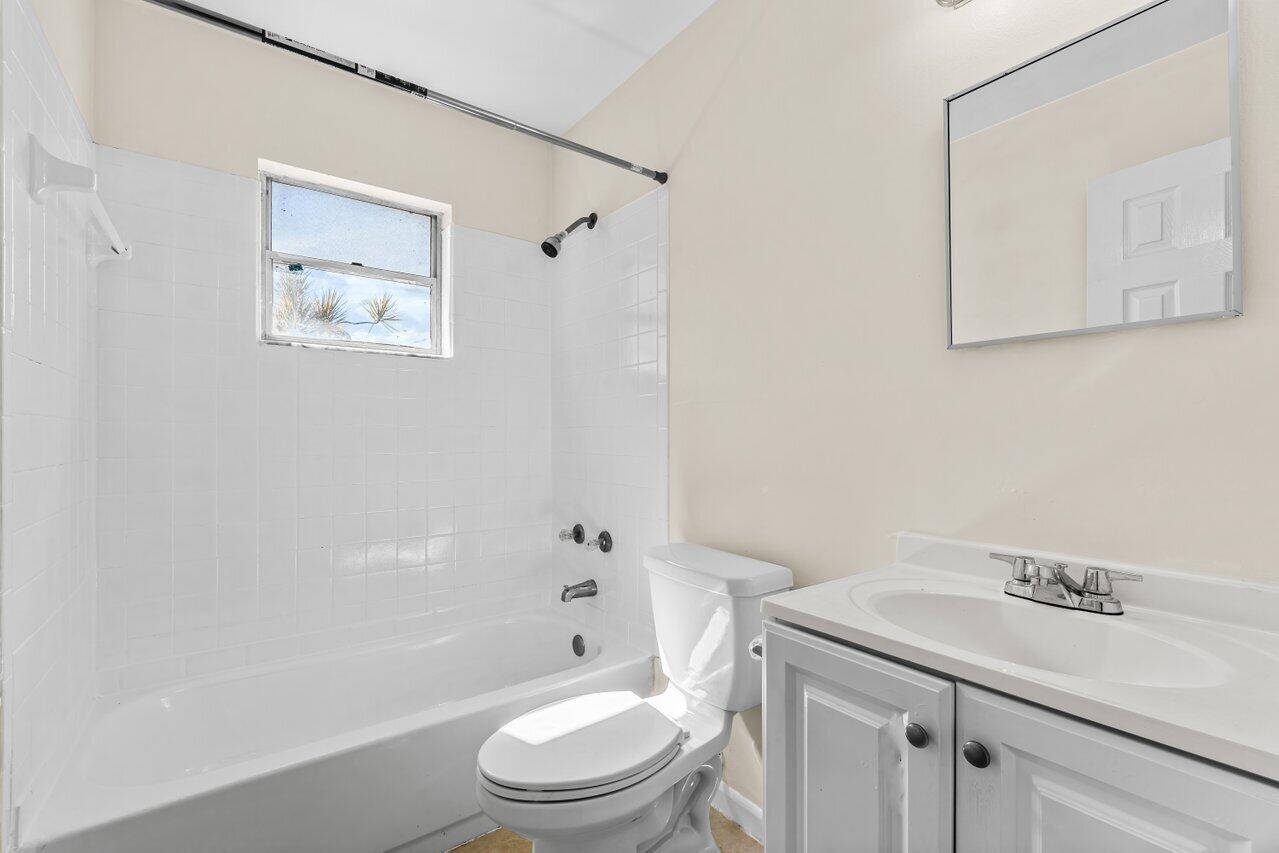 4762 Gulfstream Road Lake Worth, FL 33461 - Photo 15 of 20 016-4762GulfstreamRoad-LakeWorthBeach-FL