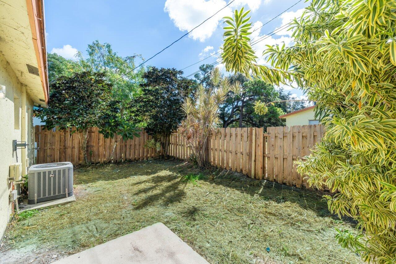 4762 Gulfstream Road Lake Worth, FL 33461 - Photo 5 of 20 018-4762GulfstreamRoad-LakeWorthBeach-FL