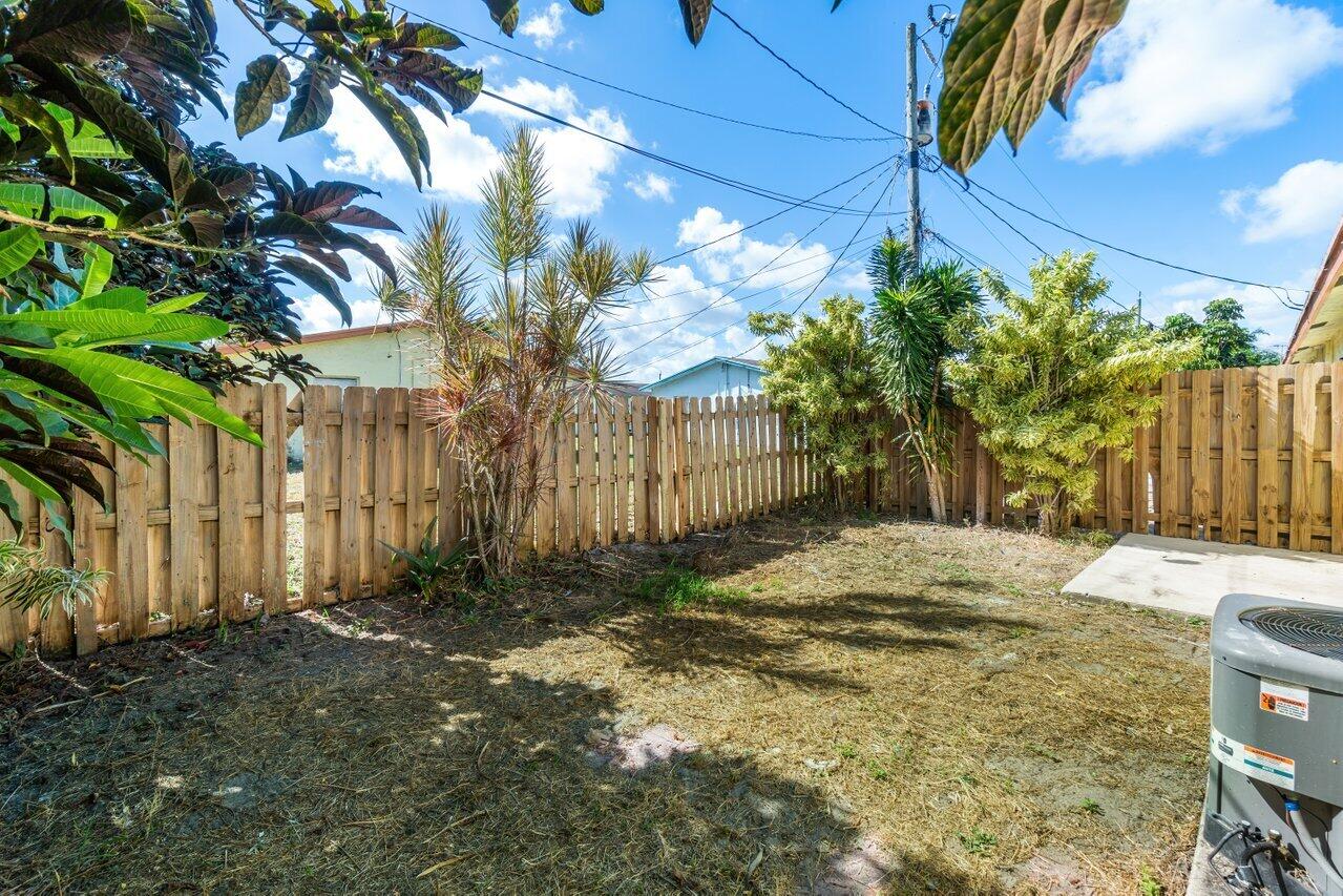 4762 Gulfstream Road Lake Worth, FL 33461 - Photo 6 of 20 020-4762GulfstreamRoad-LakeWorthBeach-FL