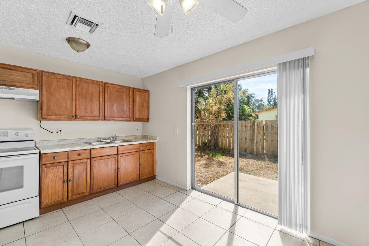 4762 Gulfstream Road Lake Worth, FL 33461 - Photo 7 of 20 008-4762GulfstreamRoad-LakeWorthBeach-FL