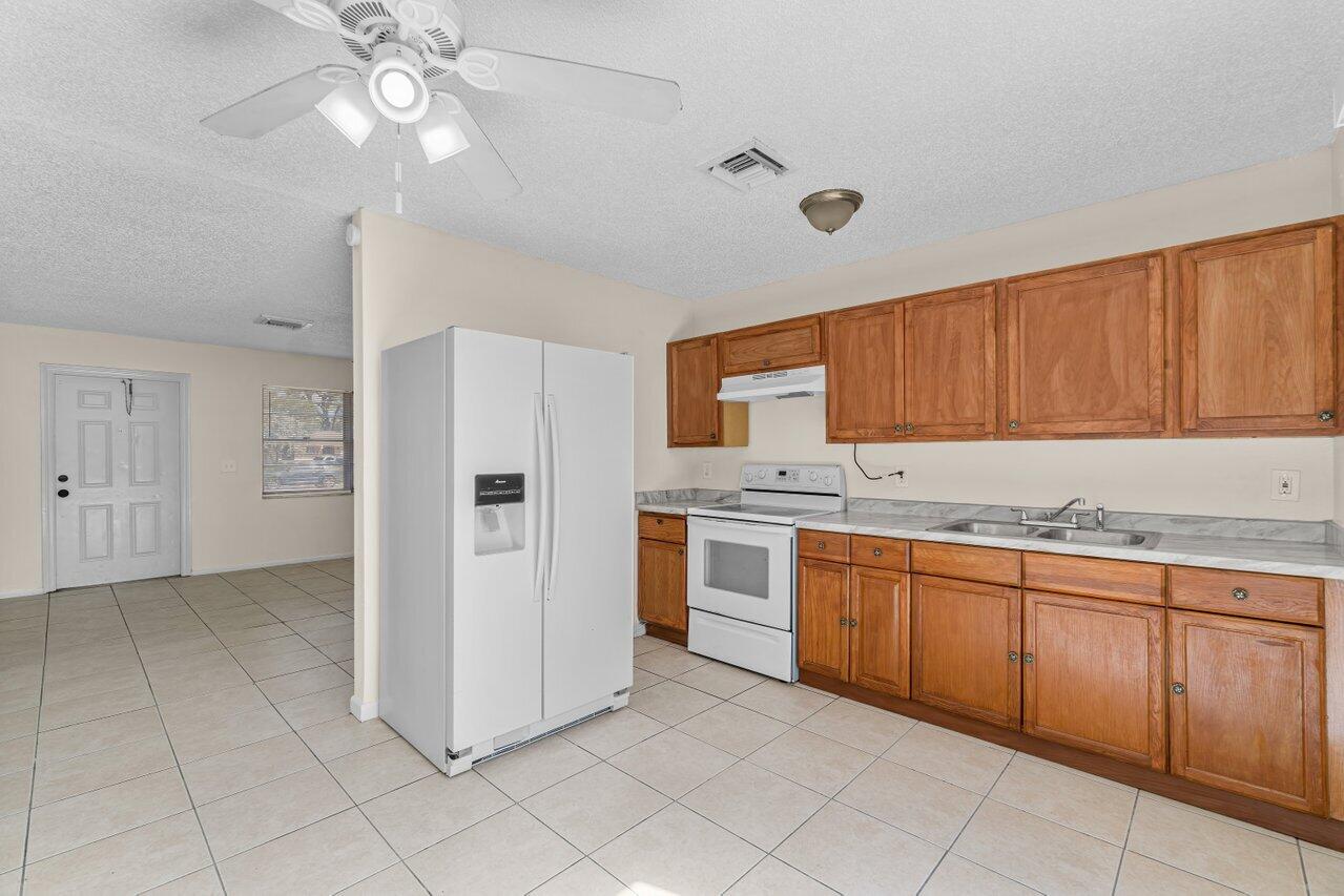 4762 Gulfstream Road Lake Worth, FL 33461 - Photo 8 of 20 009-4762GulfstreamRoad-LakeWorthBeach-FL