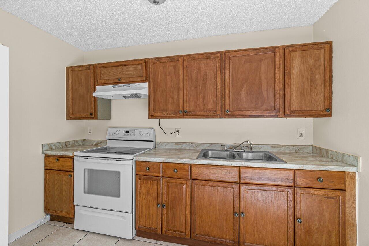 4762 Gulfstream Road Lake Worth, FL 33461 - Photo 9 of 20 010-4762GulfstreamRoad-LakeWorthBeach-FL