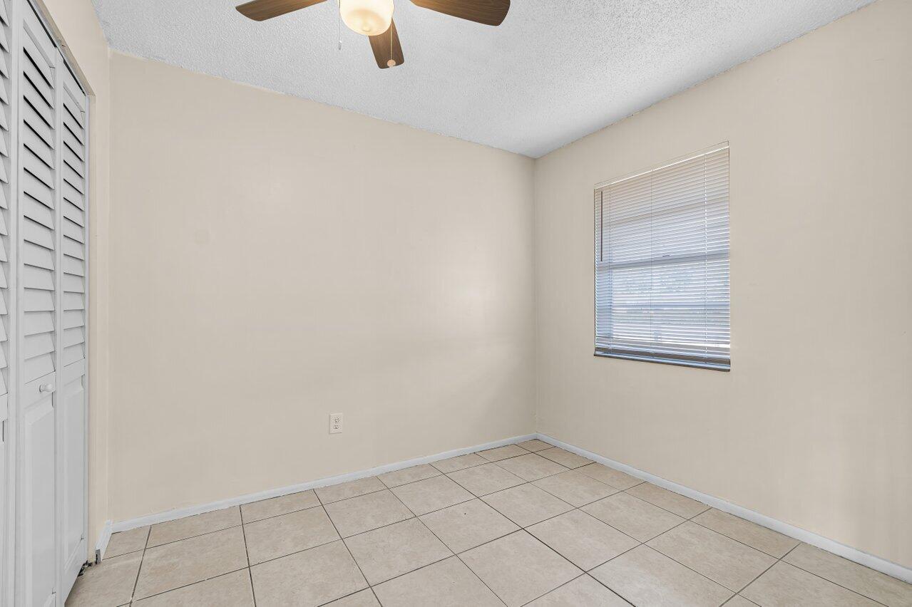 4762 Gulfstream Road Lake Worth, FL 33461 - Photo 10 of 20 011-4762GulfstreamRoad-LakeWorthBeach-FL