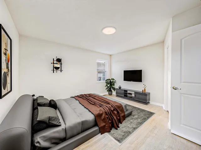 $380,000 | 2719 West 94th Street, Evergreen Park, IL 60805