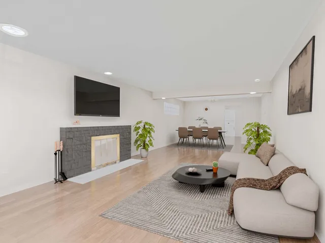 $380,000 | 2719 West 94th Street, Evergreen Park, IL 60805