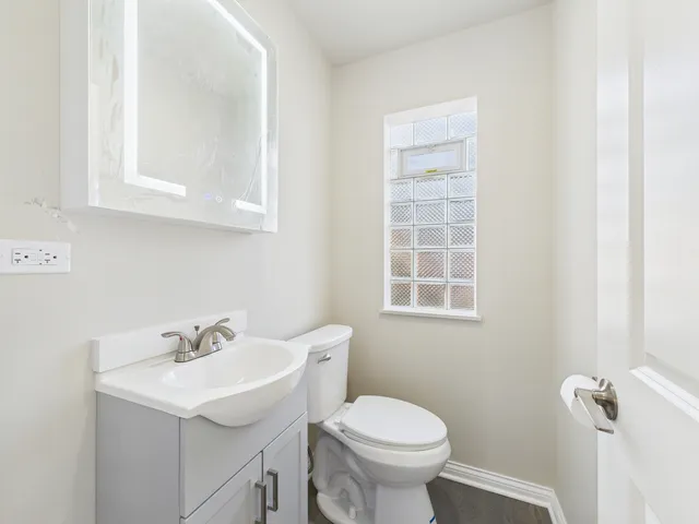 $380,000 | 2719 West 94th Street, Evergreen Park, IL 60805