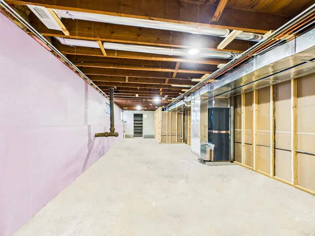 $380,000 | 2719 West 94th Street, Evergreen Park, IL 60805