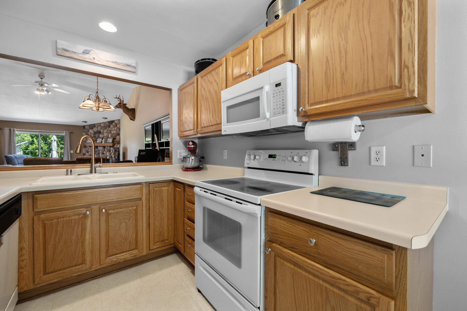 N170W19962 Willow Ridge Drive Jackson, WI 53037 - Photo 7 of 25 Kitchen
