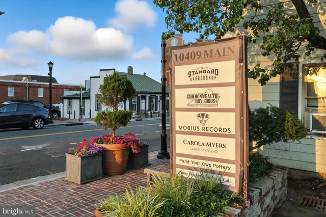 $1,019,900 | 10634 Pocket Place, Fairfax, VA 22030