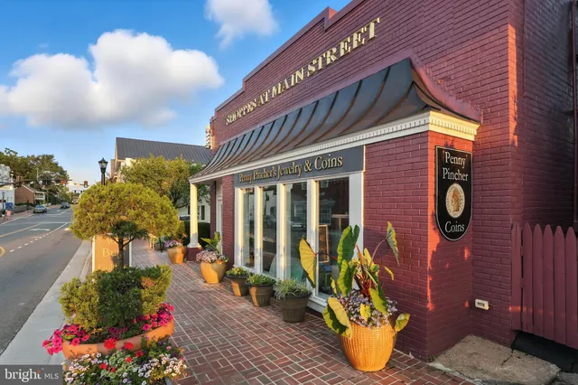 $1,019,900 | 10634 Pocket Place, Fairfax, VA 22030