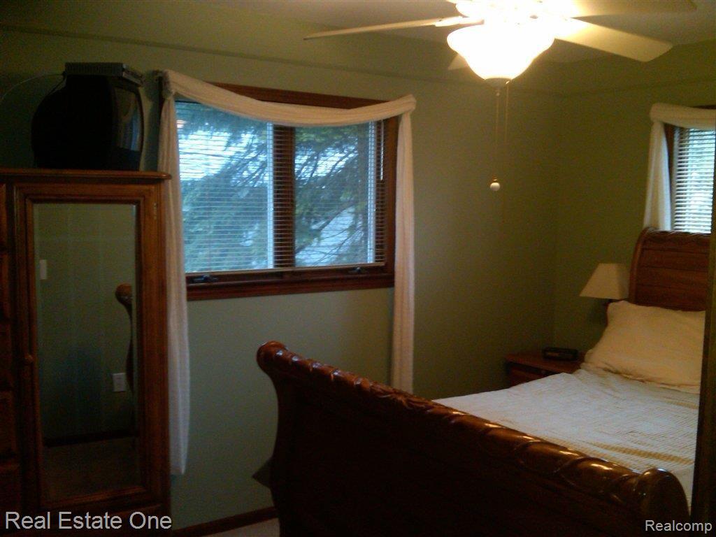 297 Winry Drive Rochester, MI 48307 - Photo 11 of 20 Master Bdrm w 2 Walkin Closets