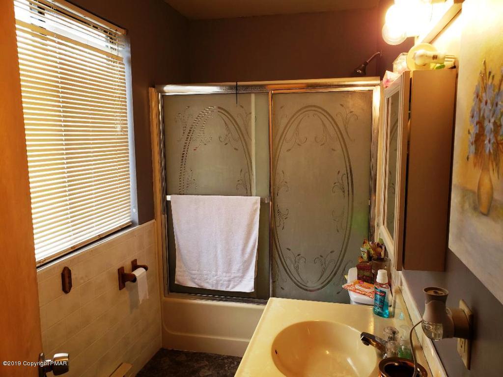 244 Timber Hill Road Henryville, PA 18332 - Photo 15 of 17 Upstairs Main Bath