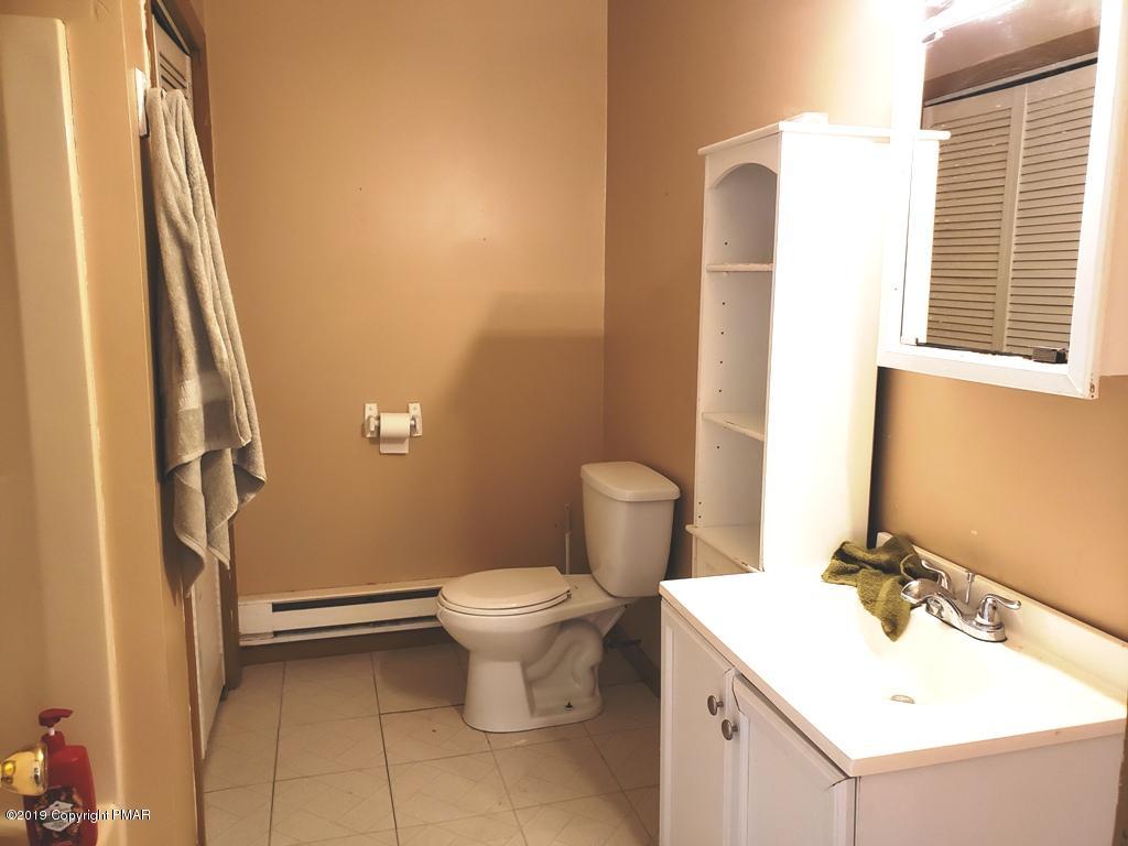 244 Timber Hill Road Henryville, PA 18332 - Photo 2 of 17 Bath