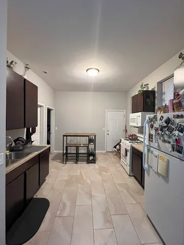 $1,695 | 1532 West 18th Place, Unit 1F, Chicago, IL 60608