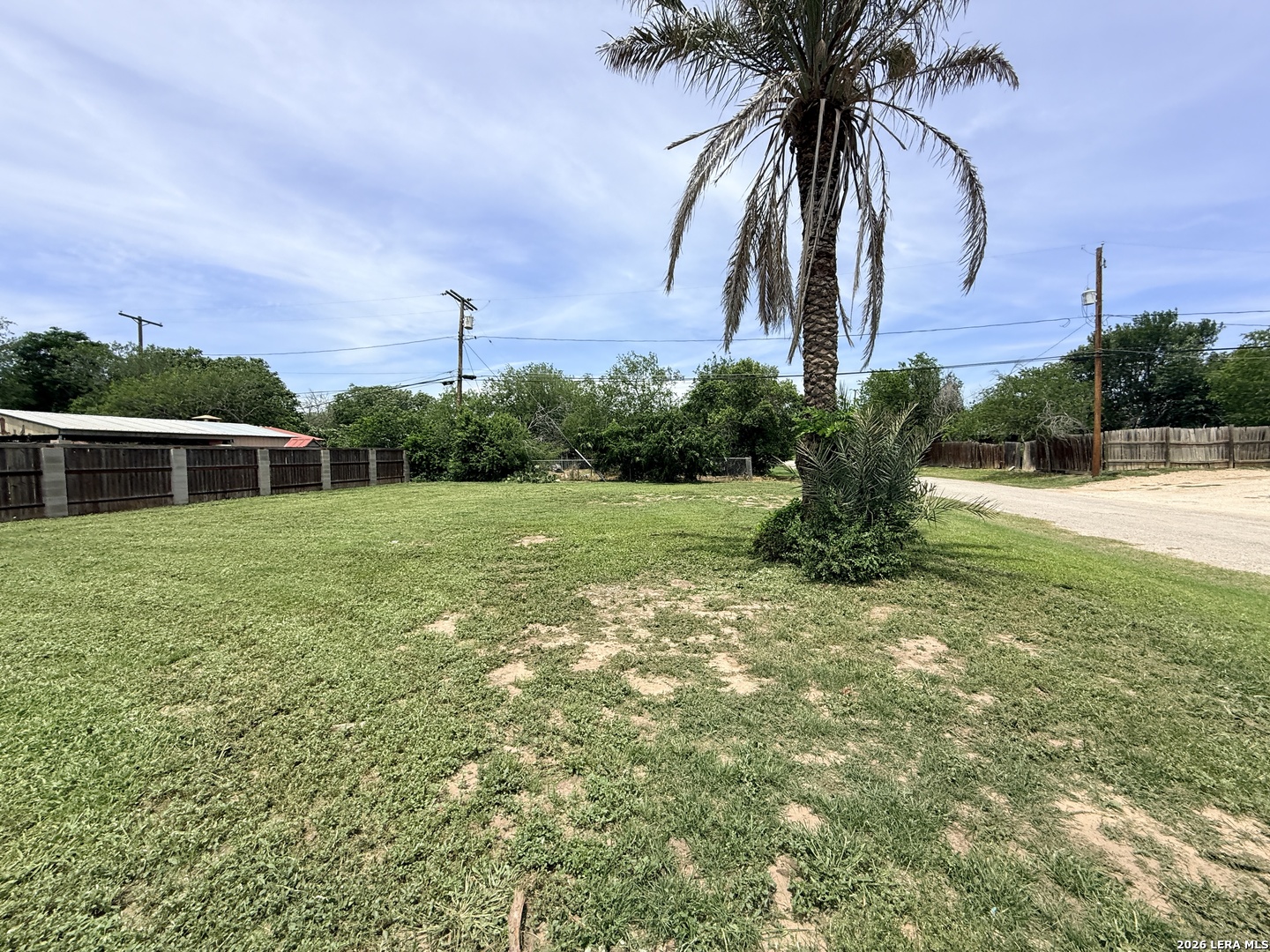 600 Crouch Avenue Devine, TX 78016 - Photo 3 of 12